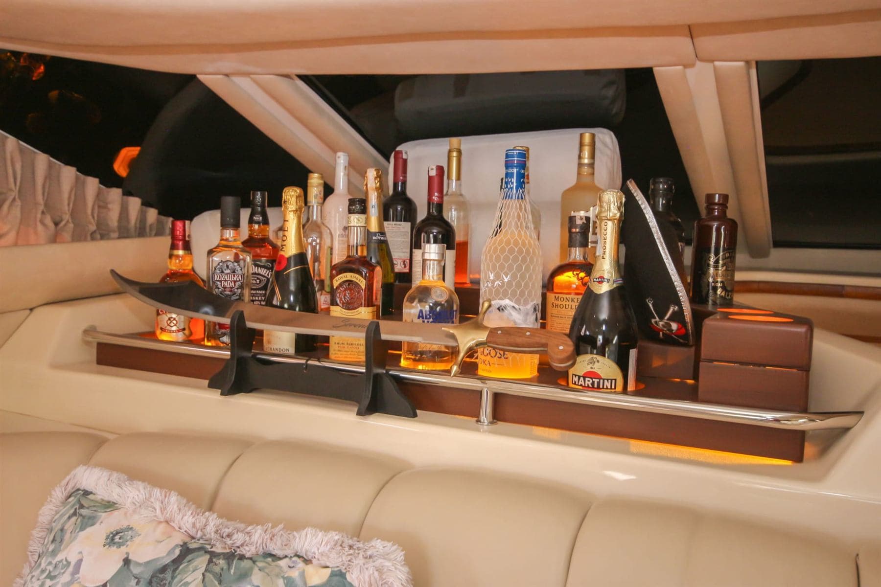 Serenity Motor Yat boat photo 9